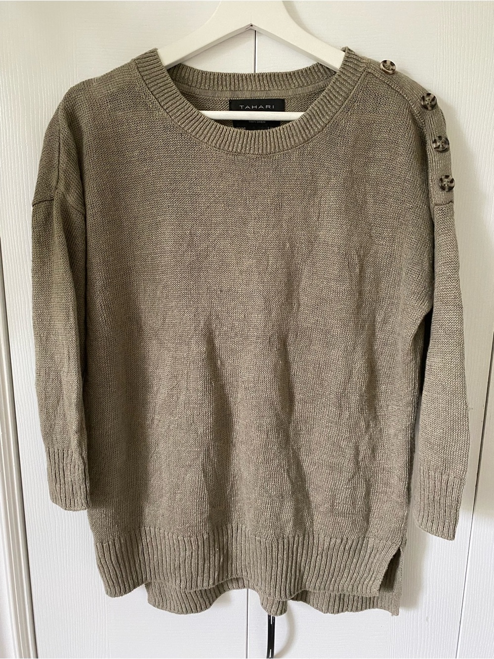 Tahari 100% Linen knit pullover Loden green Button-Shoulder embellishment Size M